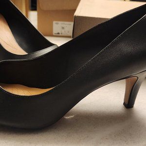 Clarks Brand New Pump Size 11